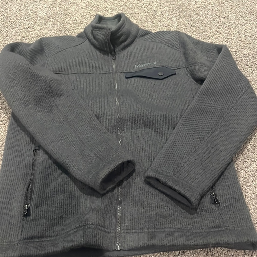 Men’s Marmot sweater jacket. Size medium. GUC